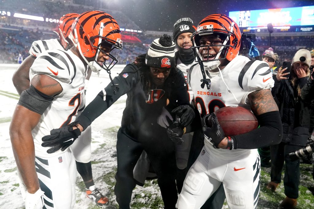Bengals Beat: Dax Hill Sees No Problems Moving To Corner, Ted Karras Believes Bengals Have ‘Slam Dunk’ In Amarius Mims