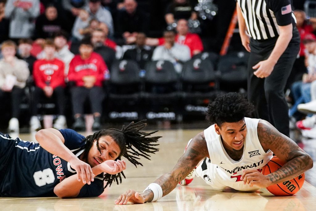 Bearcats Beat: Cincinnati “turns on the light switch” to pull away in second half against Howard